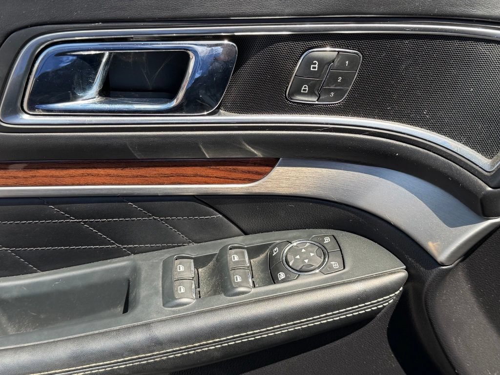 Used 2018 Ford Explorer Platinum AWD/4WD image 12