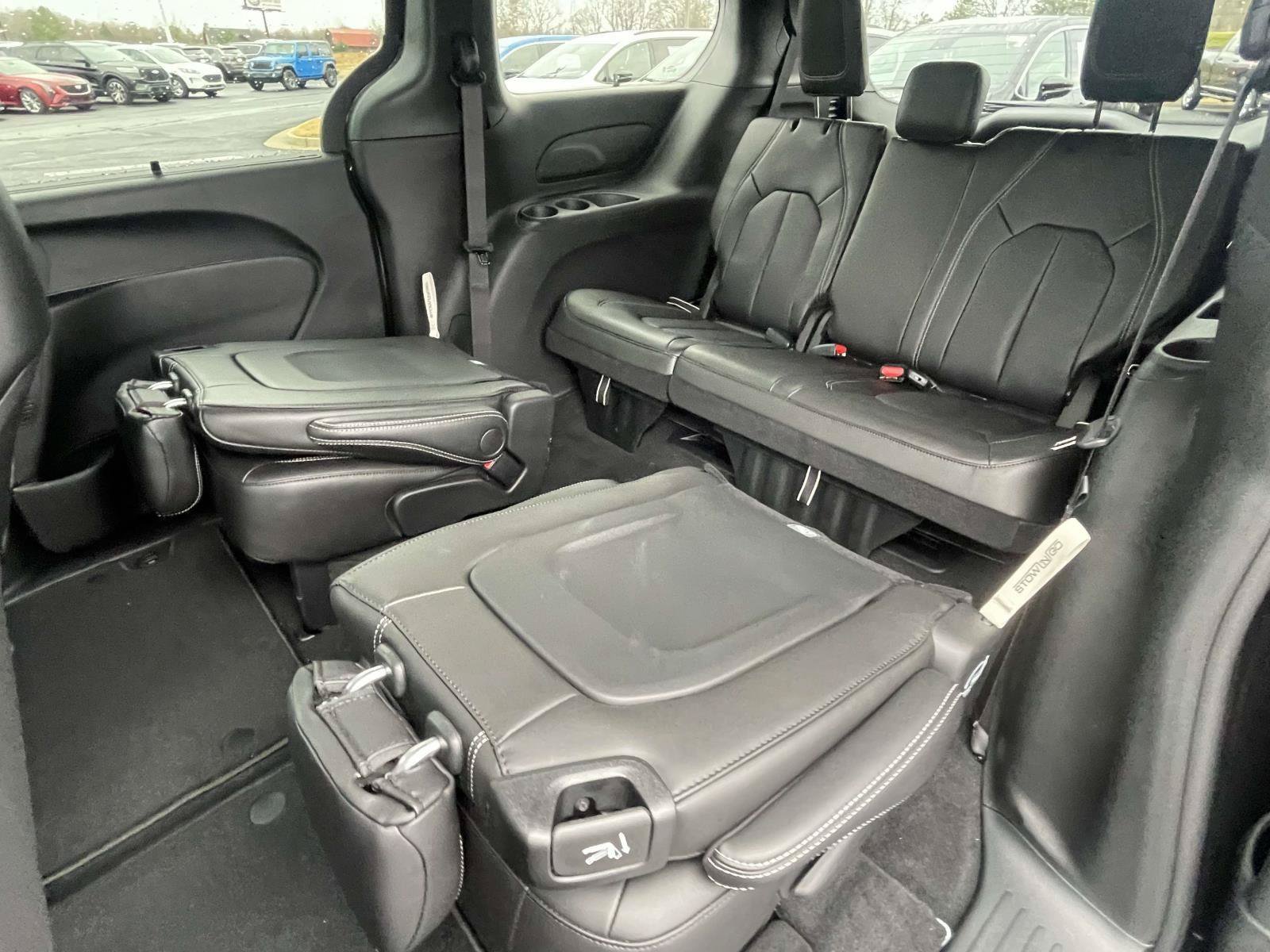 New 2026 Chrysler Pacifica Select w/ S Appearance Package FWD image 5