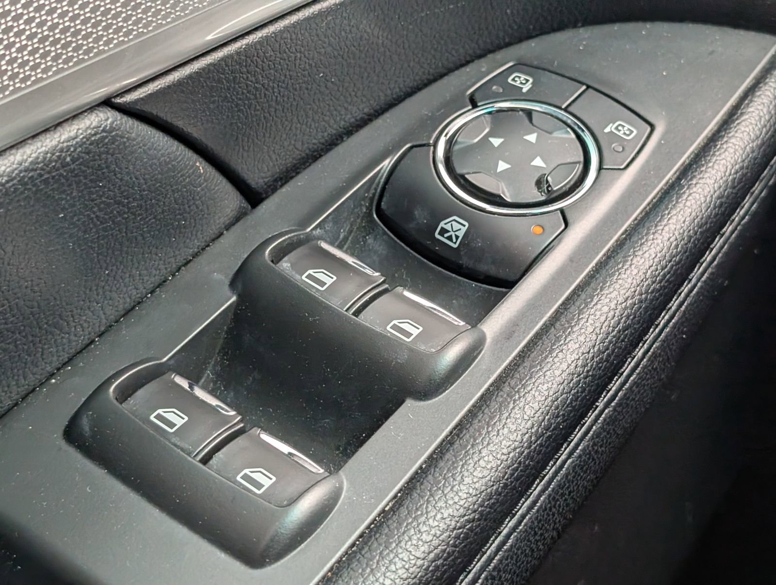 Used 2017 Ford Explorer XLT w/ Equipment Group 202A image 13