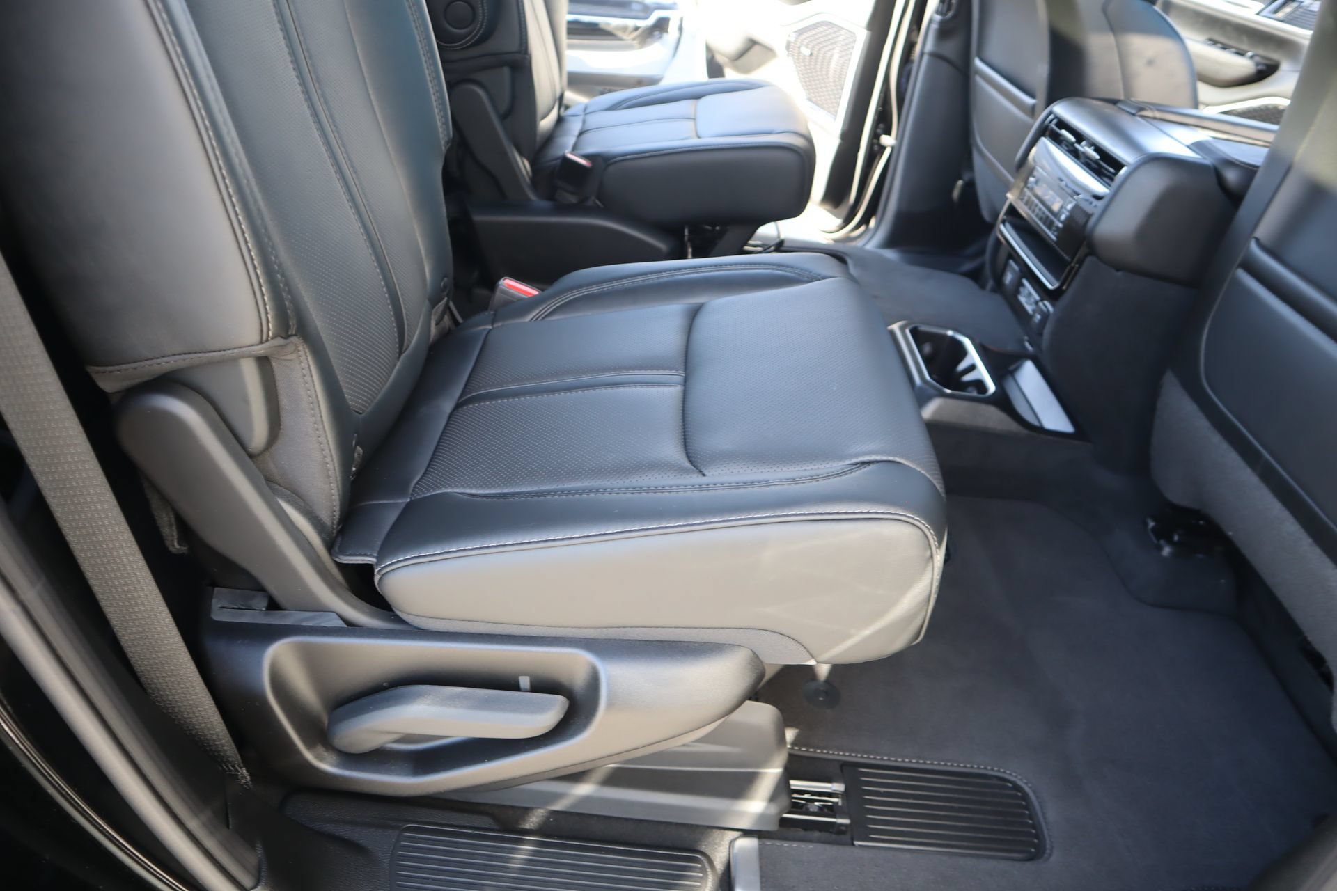 New 2026 Jeep Grand Wagoneer L Limited AWD/4WD image 16
