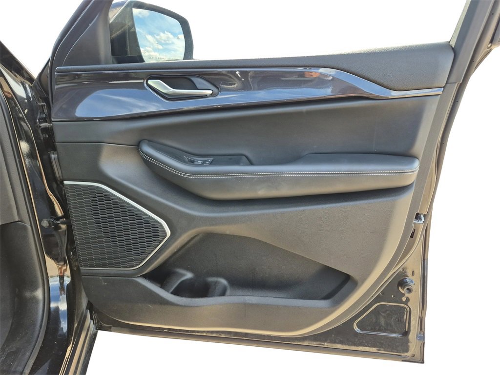 Used 2022 Jeep Grand Cherokee L Laredo w/ Luxury Tech Group I image 30