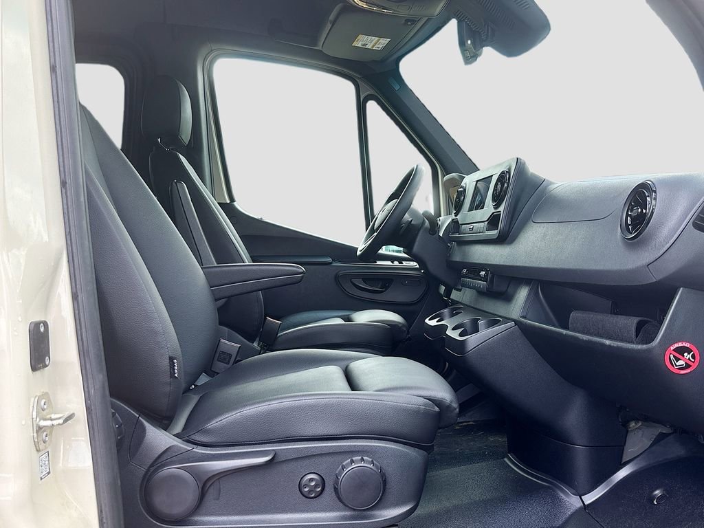 Used 2024 Mercedes-Benz Sprinter 2500 image 26