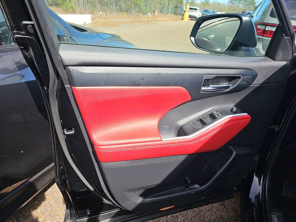 Used 2021 Toyota Highlander XSE image 8