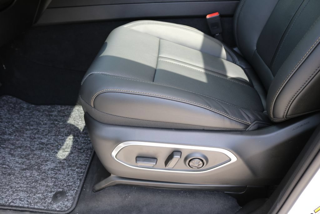 New 2026 Jeep Grand Wagoneer 4WD image 13