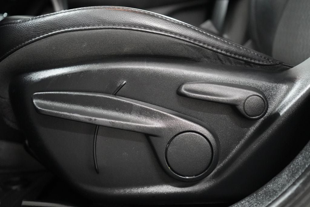 Used 2018 Jeep Compass Latitude FWD image 16