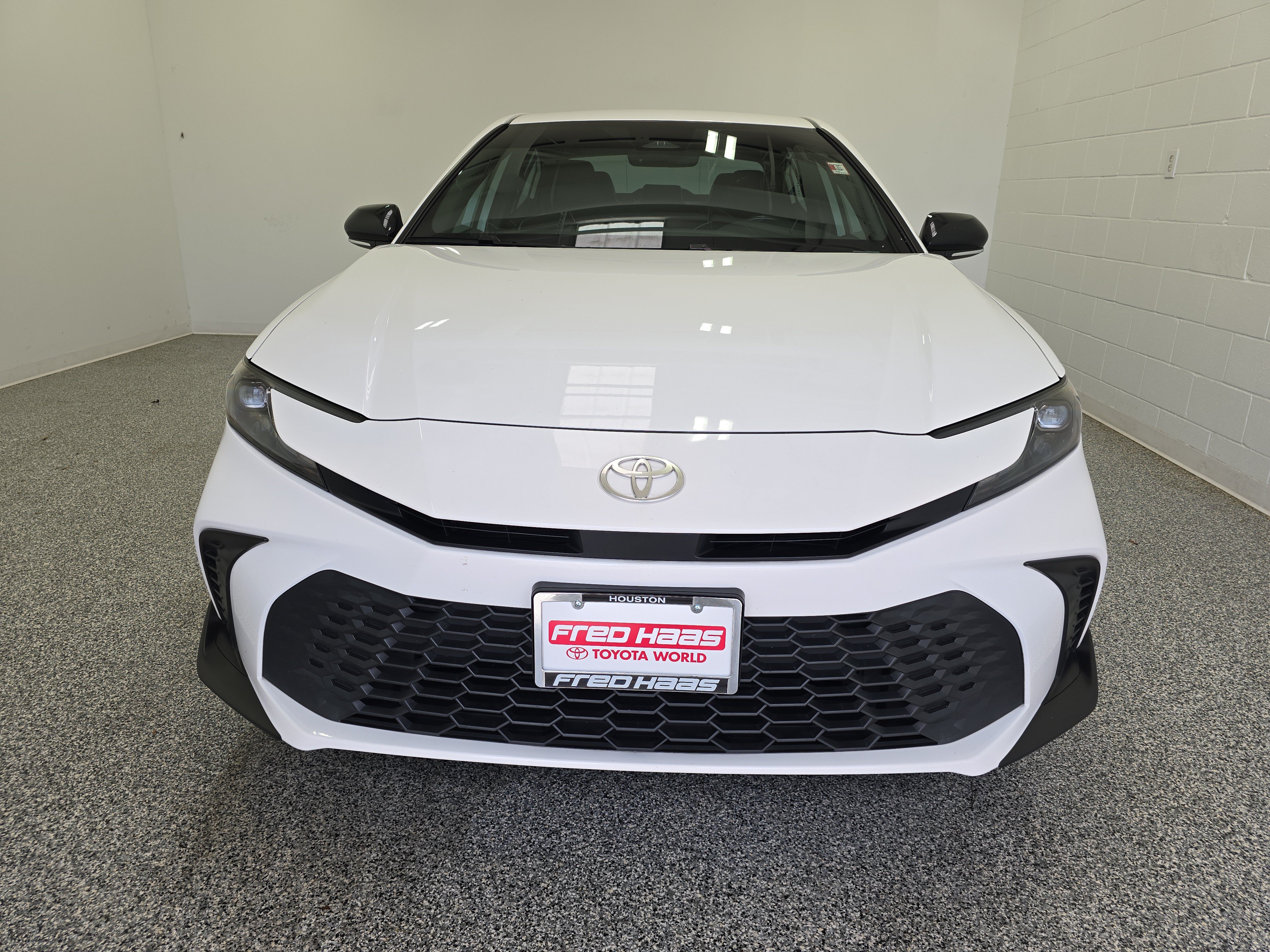 Used 2025 Toyota Camry SE w/ Convenience Package FWD image 4