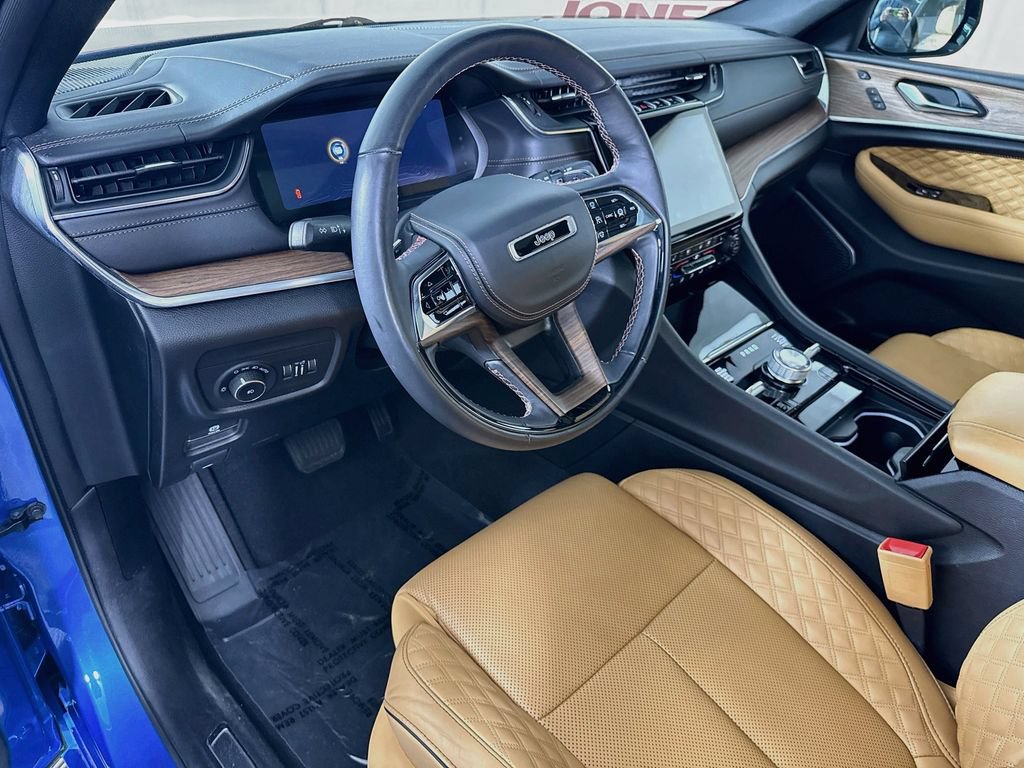 Used 2023 Jeep Grand Cherokee Summit AWD/4WD image 19