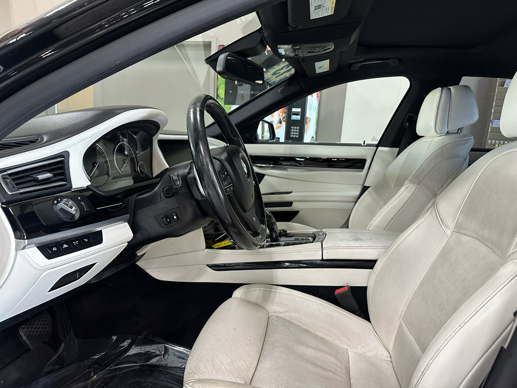 Used 2013 BMW 750i xDrive image 8