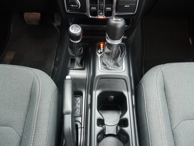 Used 2024 Jeep Wrangler Unlimited Sahara AWD/4WD image 21