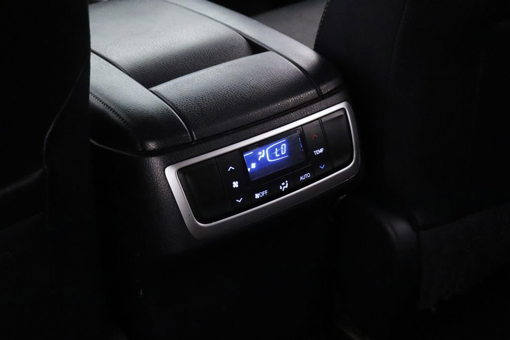 Used 2017 Toyota Highlander Limited AWD/4WD image 12