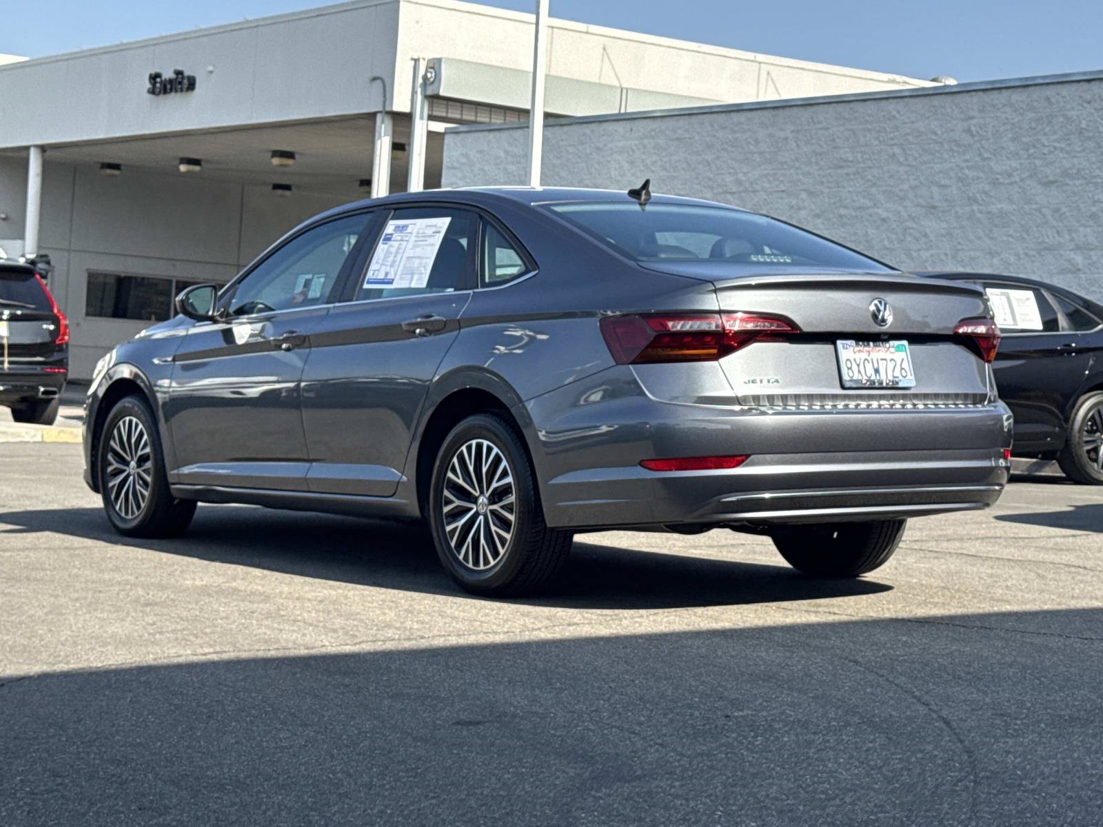 Used 2019 Volkswagen Jetta SEL w/ Cold Weather Package FWD image 3