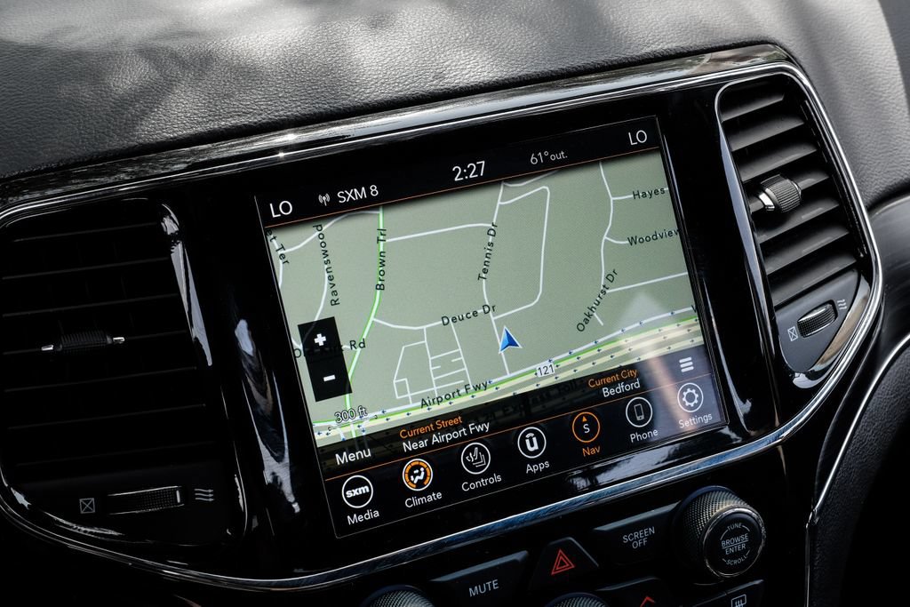Used 2022 Jeep Grand Cherokee Limited w/ Tech Group AWD/4WD image 6