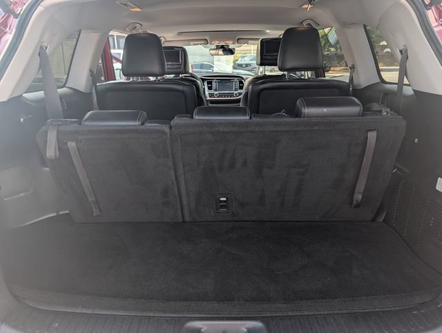 Used 2018 Toyota Highlander SE FWD image 20