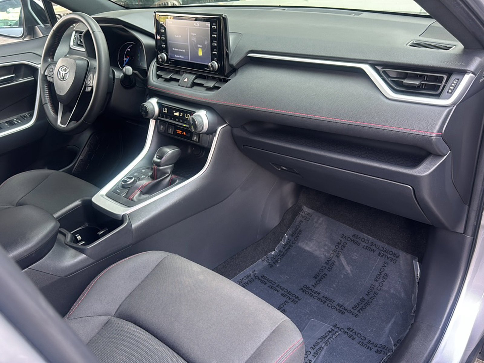Used 2022 Toyota RAV4 SE w/ Weather & Moonroof Package image 10