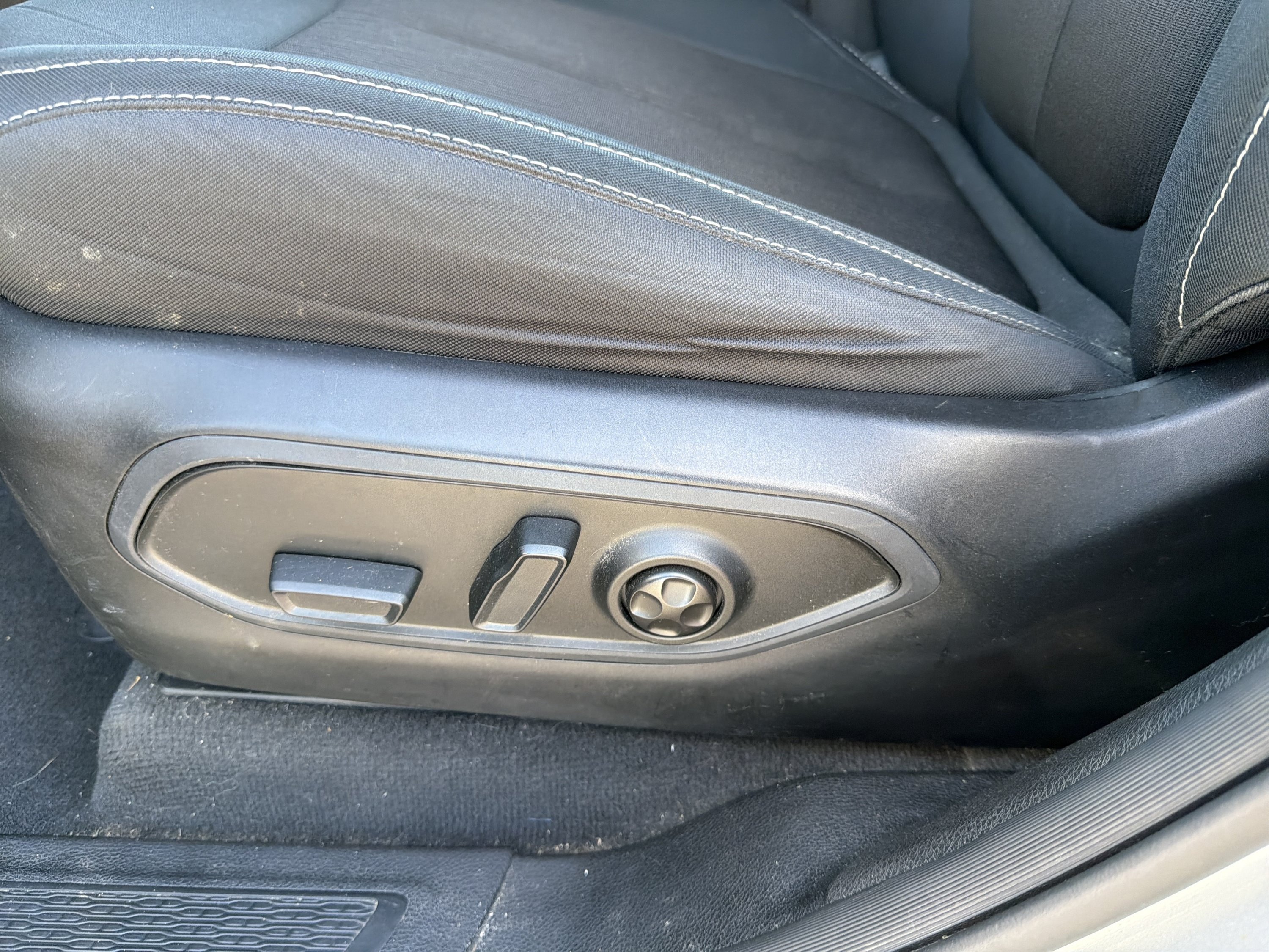 Used 2023 Jeep Grand Cherokee L Laredo w/ Luxury Tech Group I AWD/4WD image 19