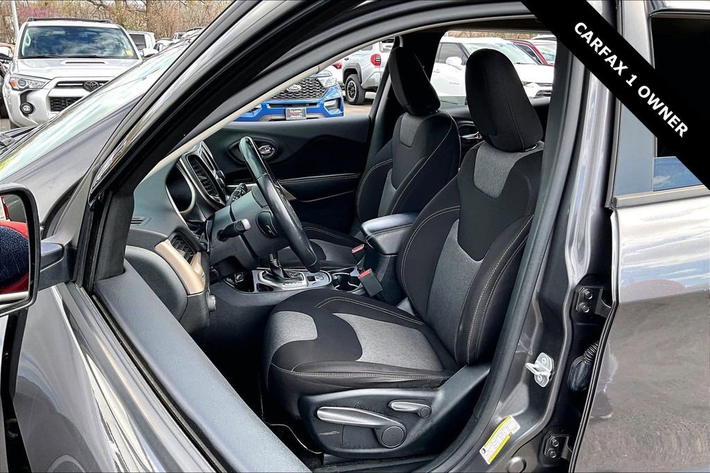 Used 2018 Jeep Cherokee Latitude w/ Altitude Package image 20