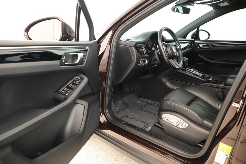 Used 2023 Porsche Macan Turbo image 14