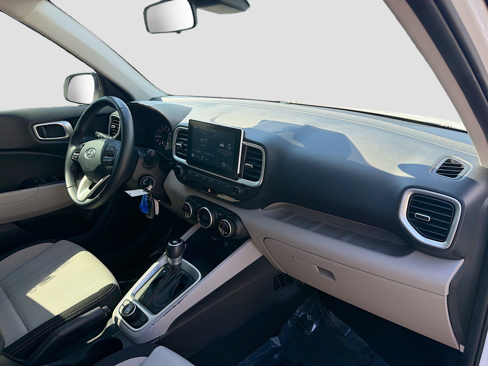 Used 2021 Hyundai Venue SEL image 12