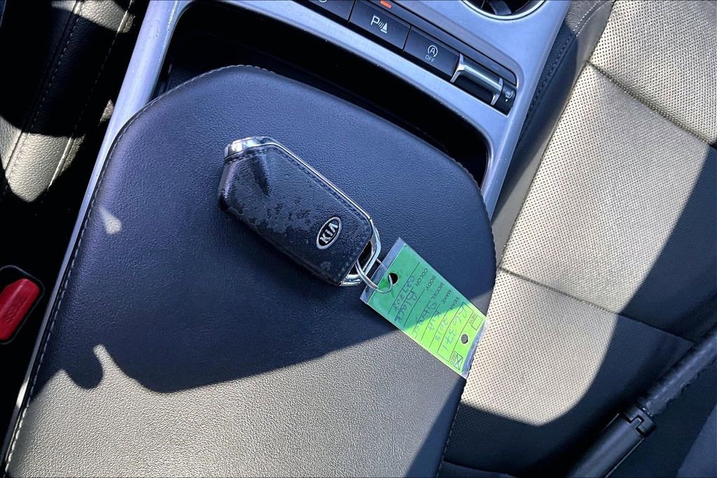 Used 2018 Kia Stinger GT1 AWD/4WD image 11