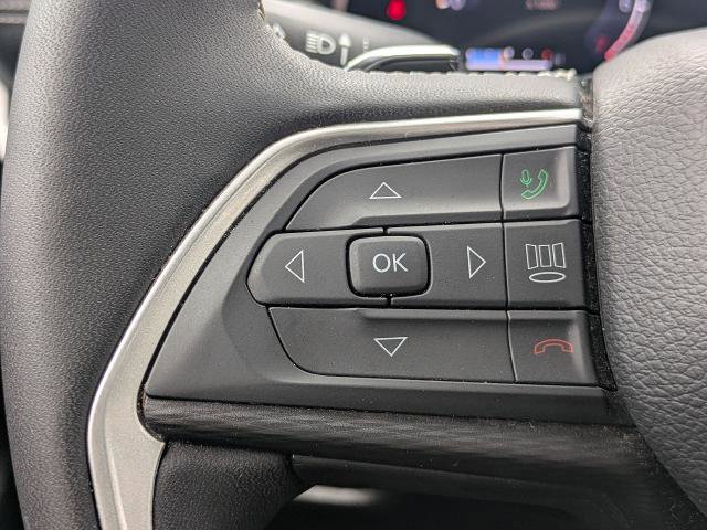 Used 2023 Jeep Grand Cherokee L Laredo RWD image 25