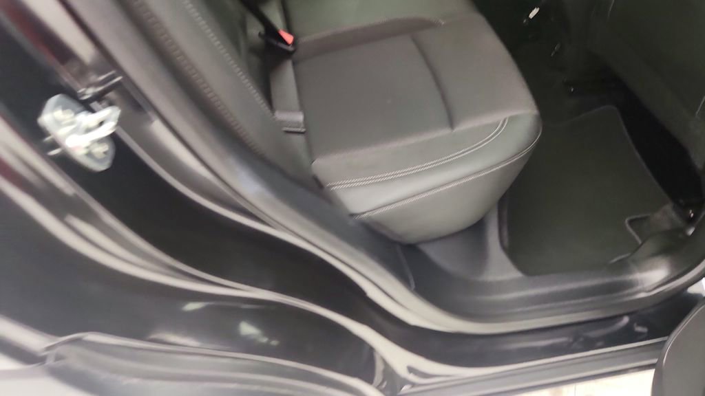 Certified 2025 Buick Encore GX Preferred FWD image 31