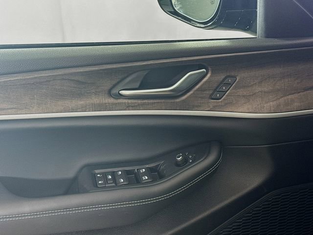 New 2025 Jeep Grand Cherokee L Limited image 18