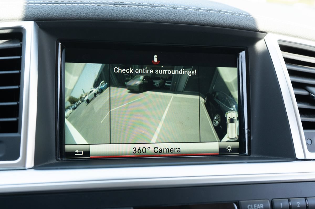 Used 2015 Mercedes-Benz GL 550 4MATIC image 38