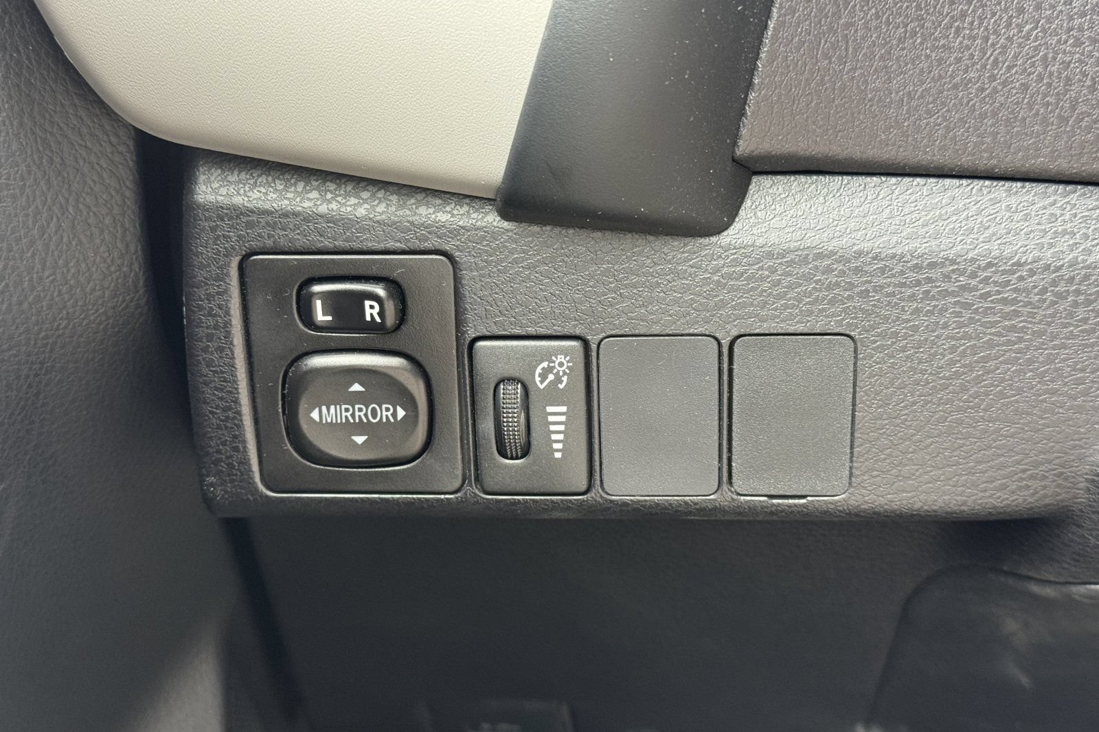 Used 2019 Toyota Corolla LE w/ Carpet Mat Package (TMS) FWD image 36