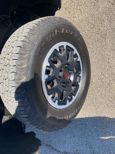 Used 2024 Toyota Tacoma TRD Off-Road image 9