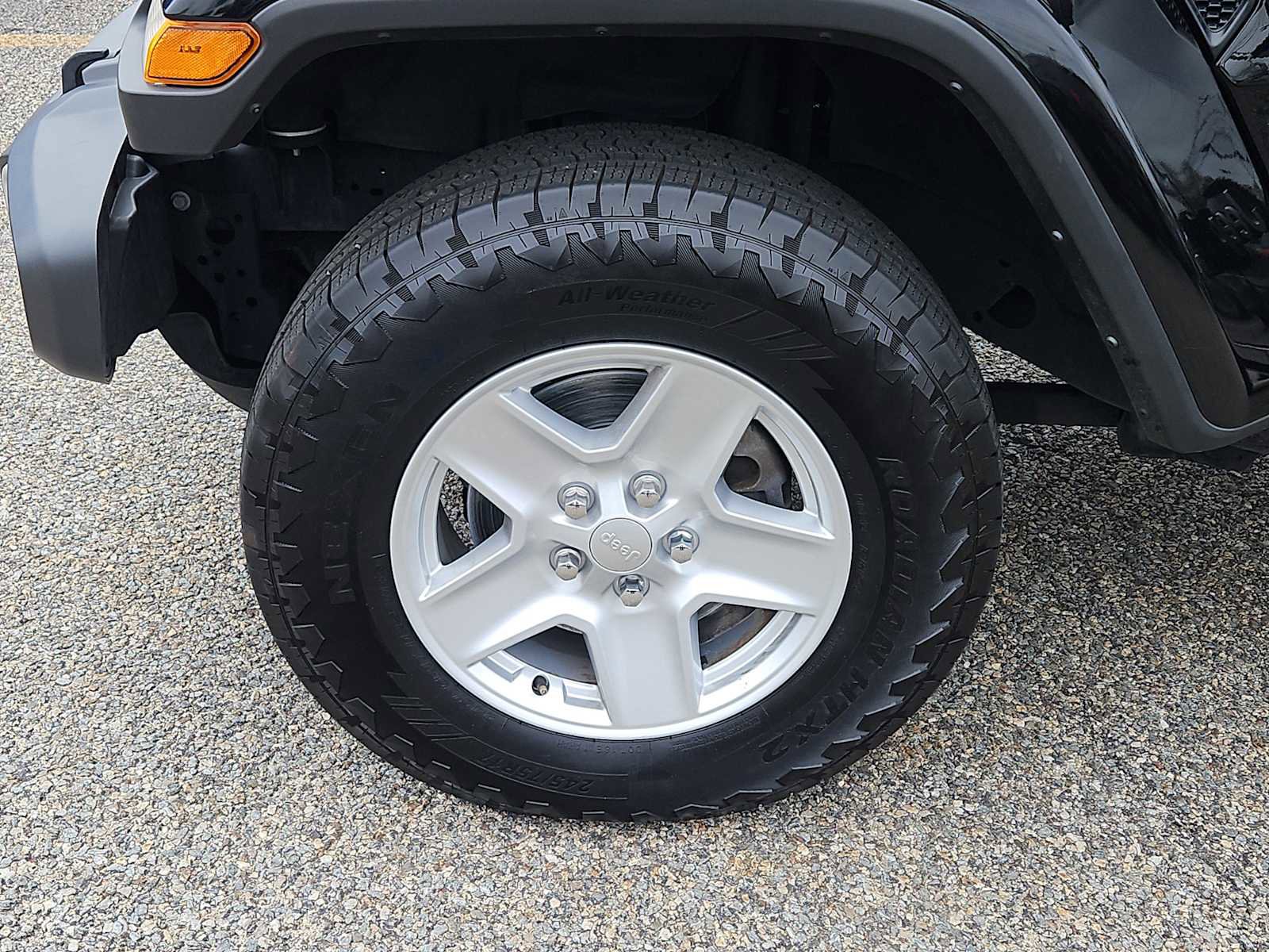Used 2023 Jeep Gladiator Sport AWD/4WD image 7