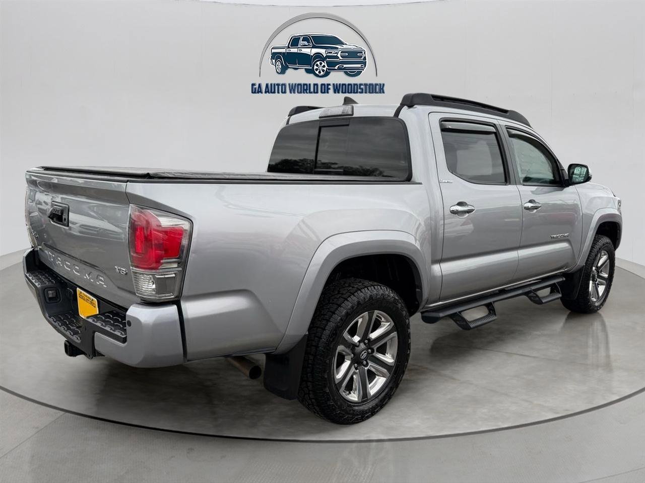 Used 2017 Toyota Tacoma Limited w/ Tow Package image 10