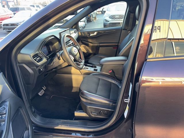 Certified 2023 Ford Escape ST-Line w/ Tech Pack #1 AWD/4WD image 23