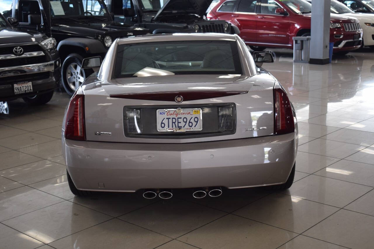 Used 2005 Cadillac XLR RWD image 23