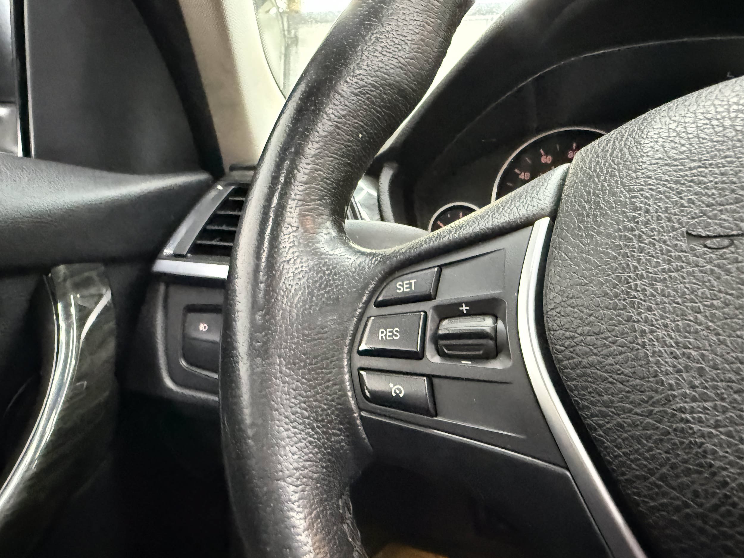 Used 2014 BMW 320i xDrive Sedan AWD/4WD image 16