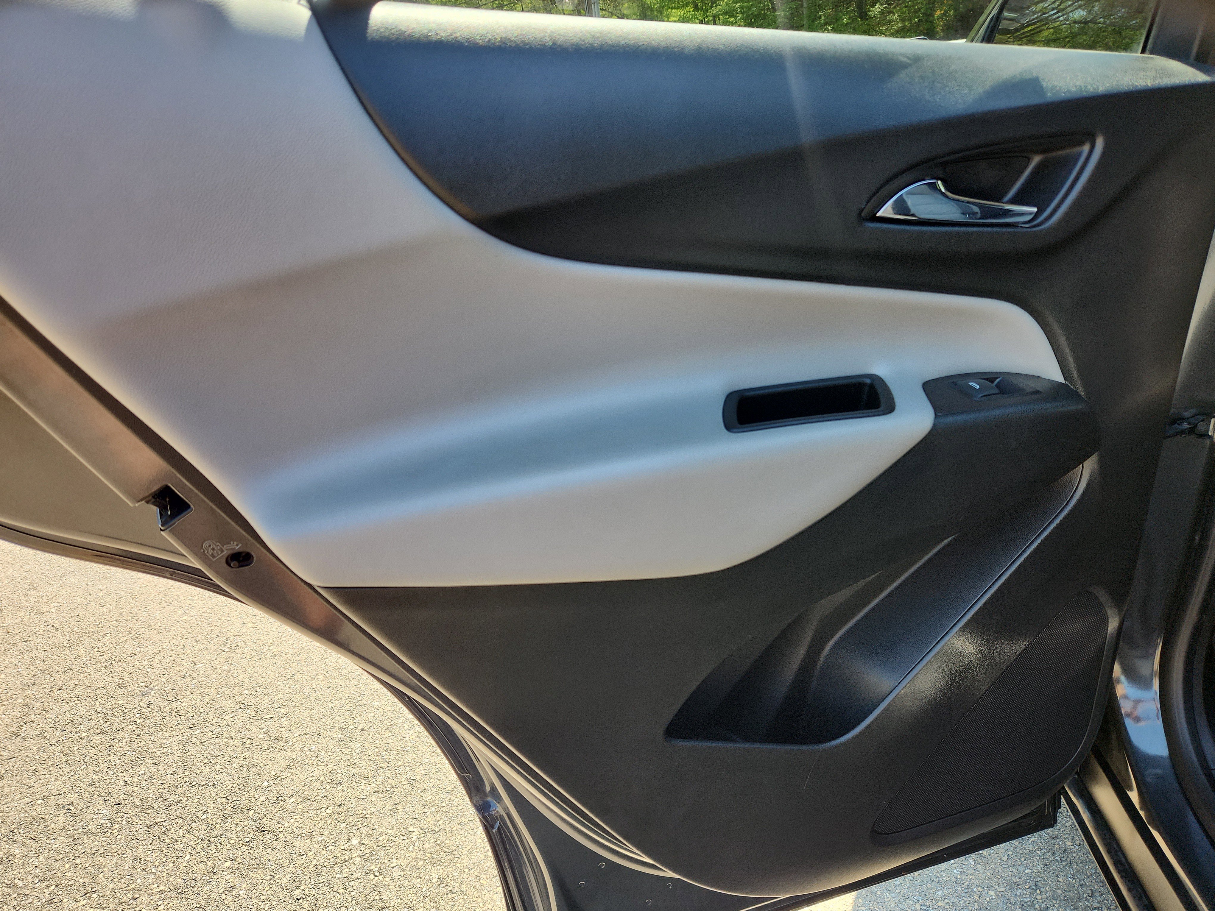 Used 2021 Chevrolet Equinox LS w/ LS Convenience Package FWD image 38