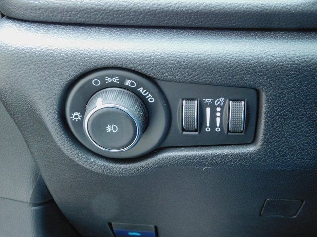 New 2025 Chrysler Pacifica Select w/ Uconnect Theater Family Group image 31