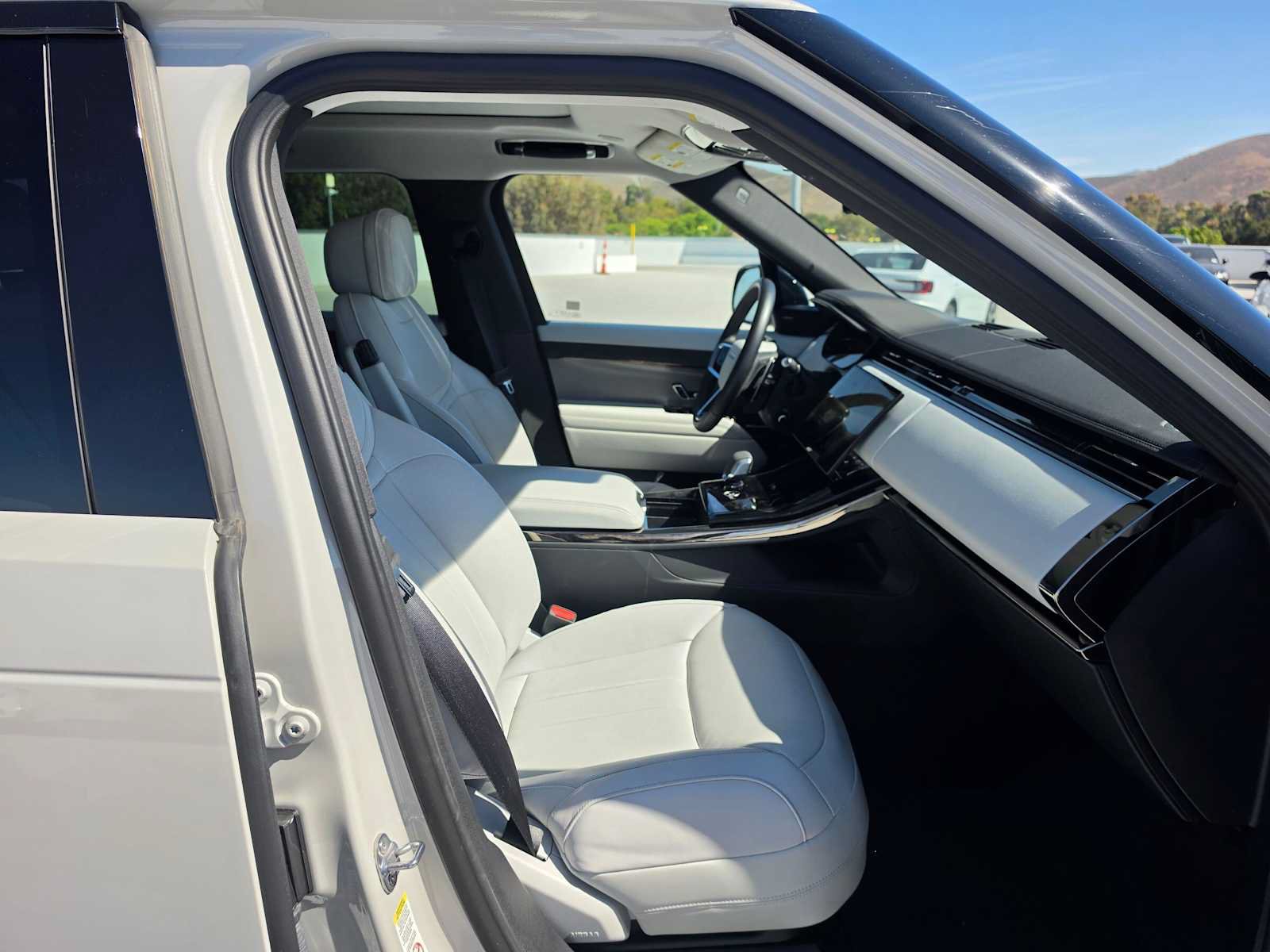 Used 2024 Land Rover Range Rover Sport SE AWD/4WD image 10