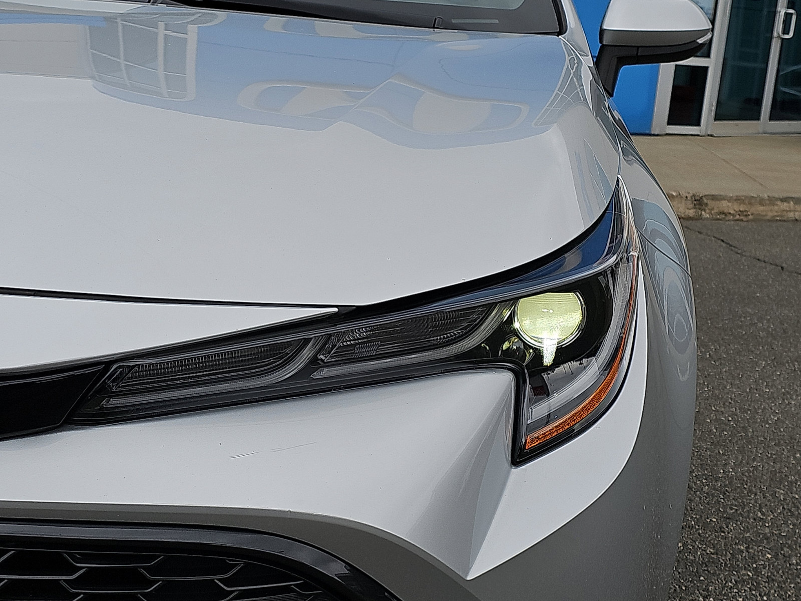 Used 2020 Toyota Corolla SE w/ SE Preferred Package image 9