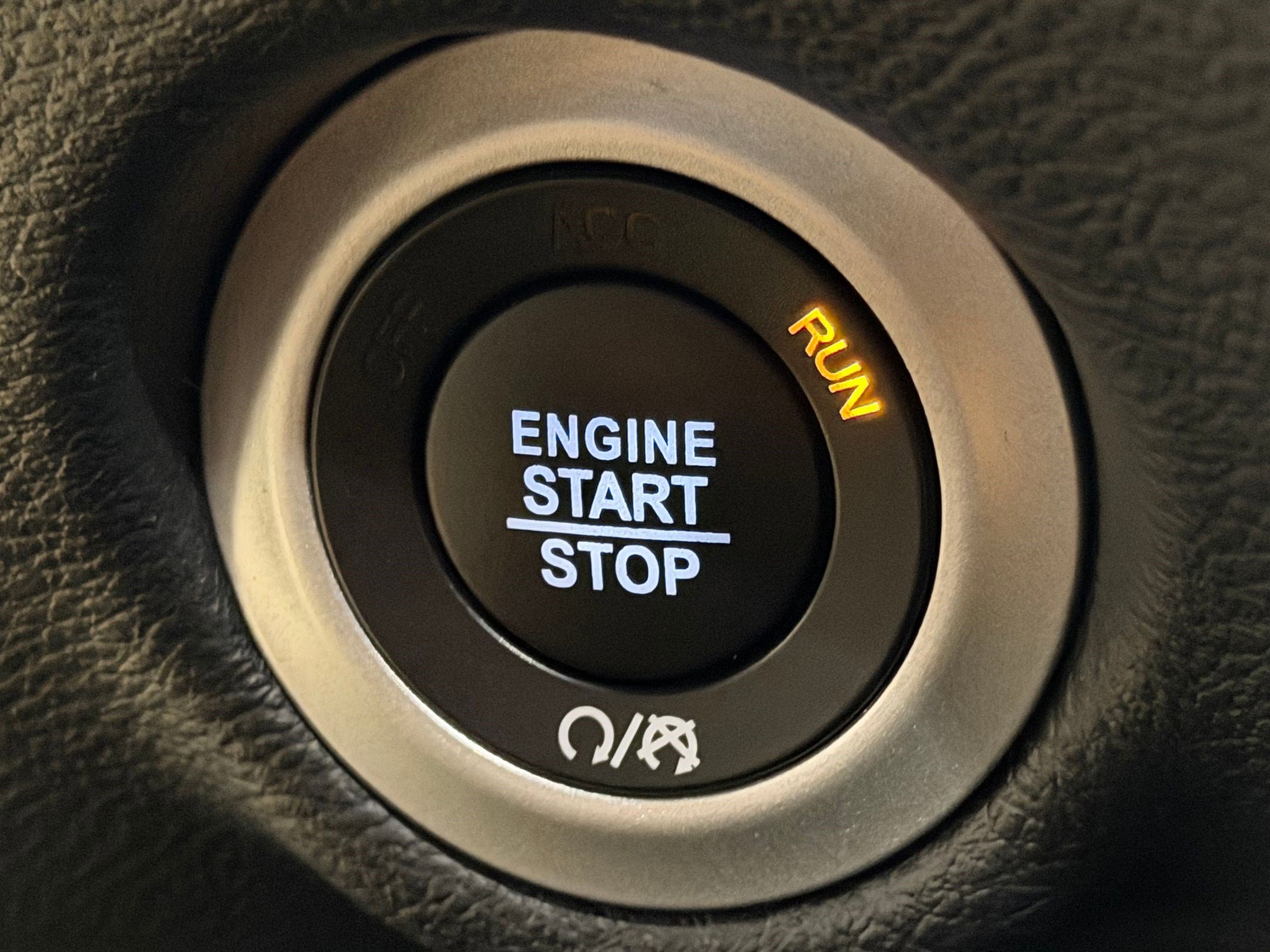 Used 2025 Chrysler Pacifica Select image 28
