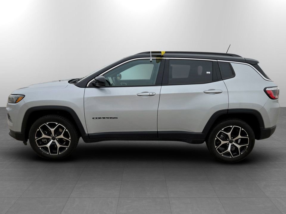 Used 2025 Jeep Compass Limited image 9