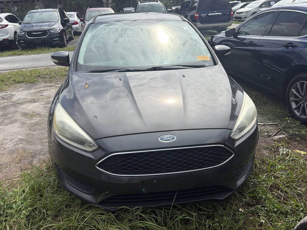 Used 2015 Ford Focus SE w/ Reverse Sensing Package FWD image 3