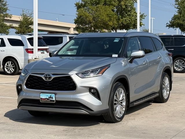 Used 2023 Toyota Highlander Platinum FWD image 7