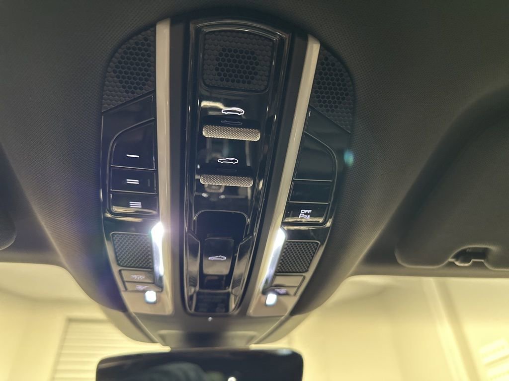 Used 2018 Porsche Panamera 4 image 25
