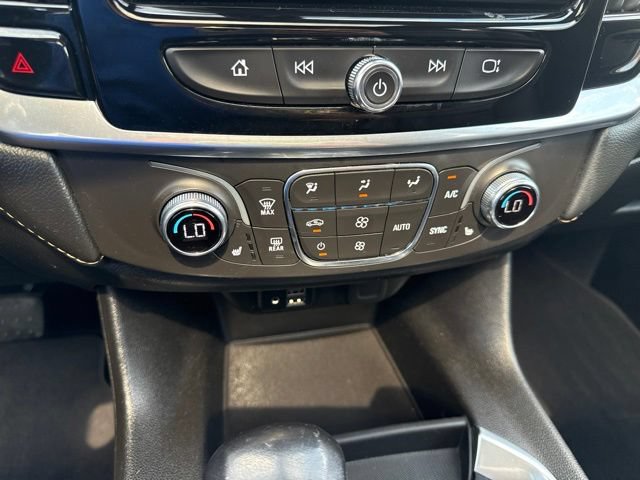 Used 2021 Chevrolet Traverse LT w/ LT Premium Package AWD/4WD image 25