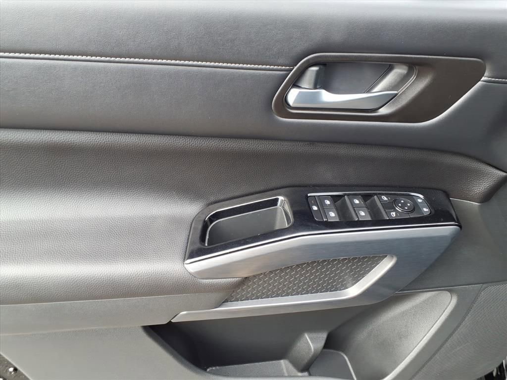 Used 2024 Nissan Pathfinder SL image 13