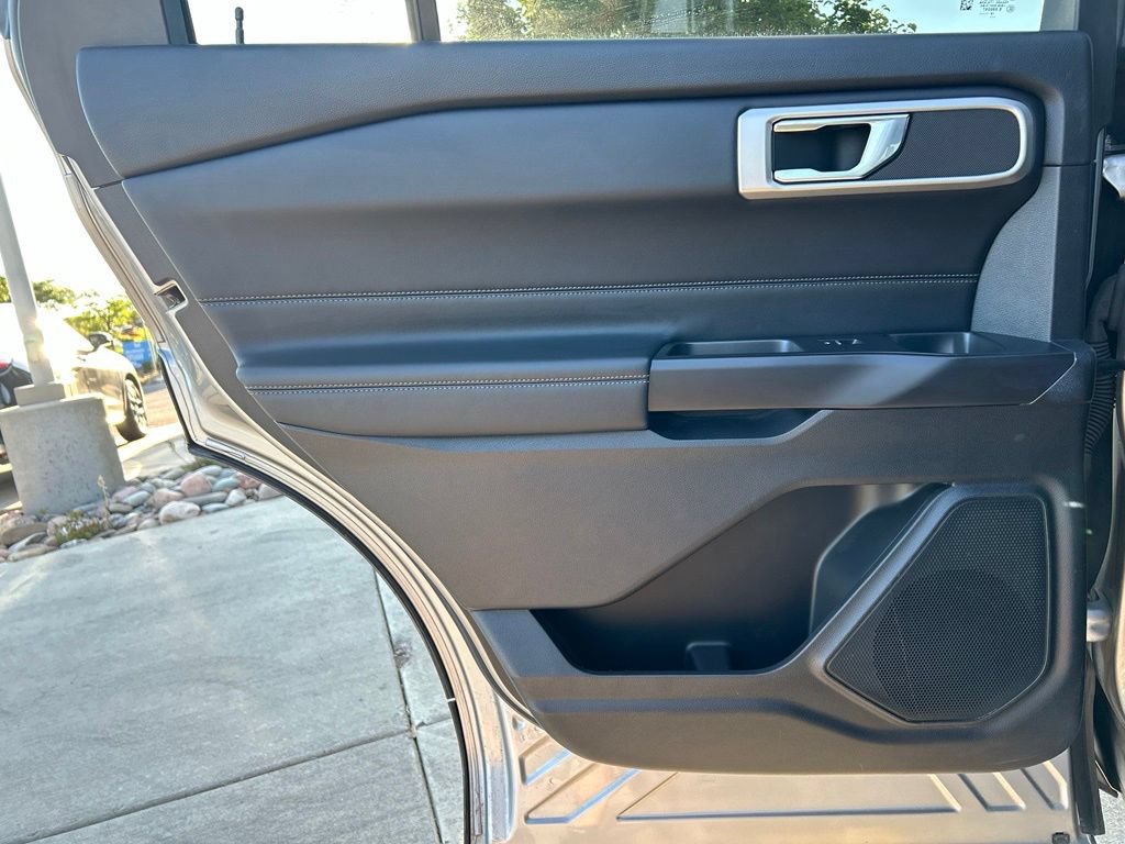 Used 2020 Ford Explorer XLT w/ Equipment Group 202A AWD/4WD image 26