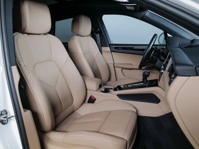 Certified 2026 Porsche Macan AWD/4WD image 11