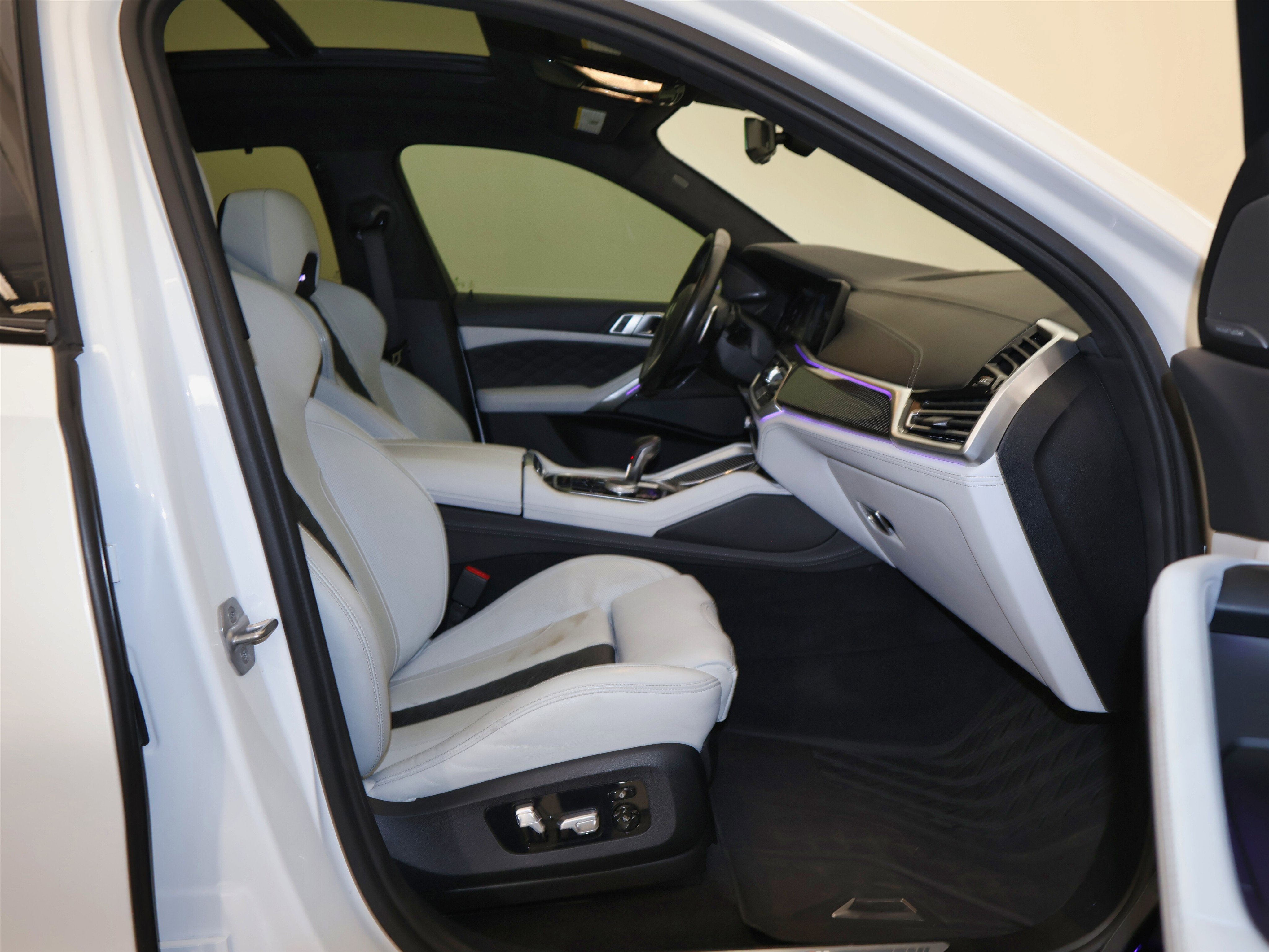 Used 2021 BMW X6 M w/ Executive Package image 46