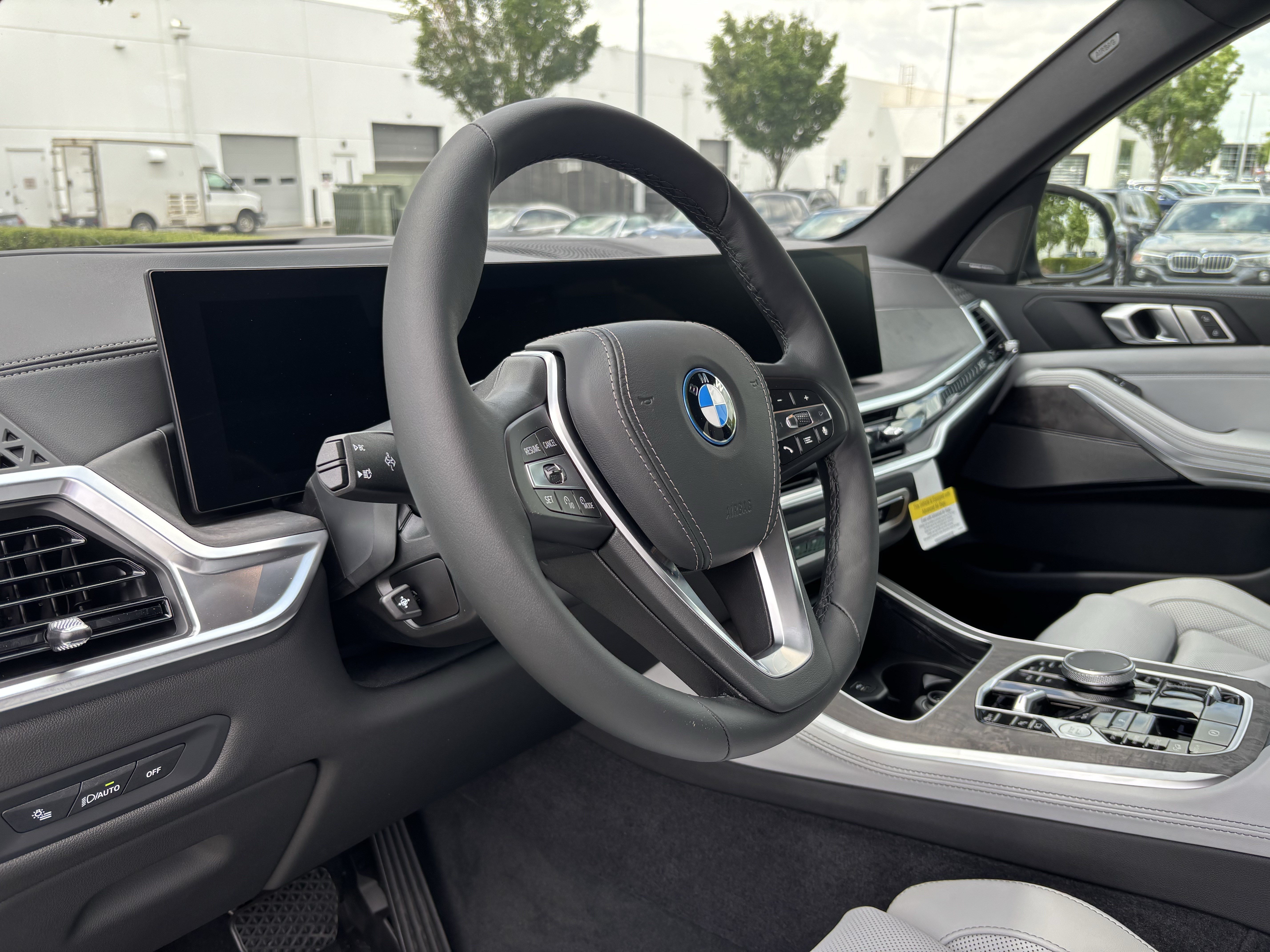 New 2026 BMW X5 xDrive50e w/ Premium Package AWD/4WD image 17