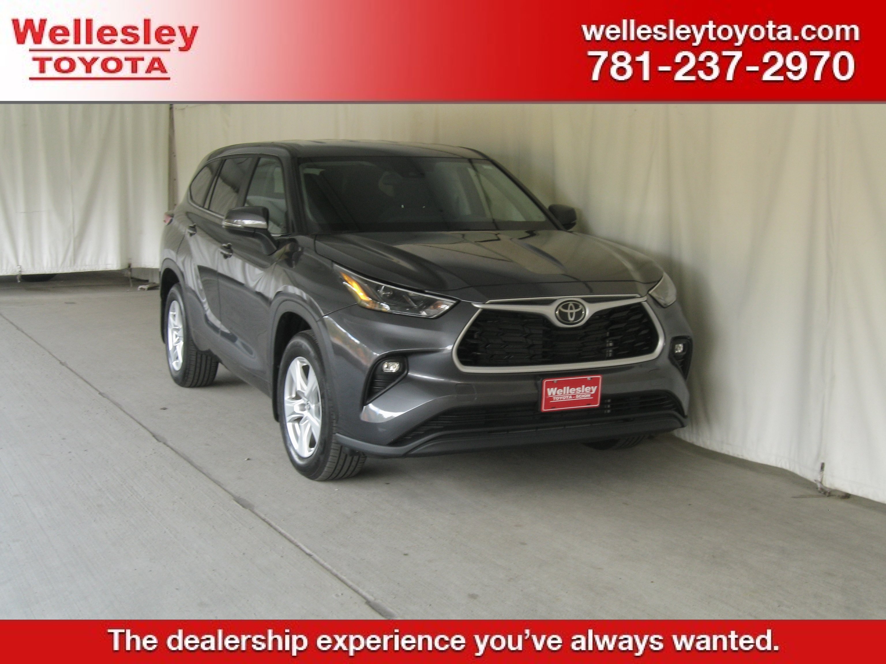 Used 2023 Toyota Highlander LE
